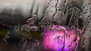 <strong>汽车玻璃</strong>上的雨水滴